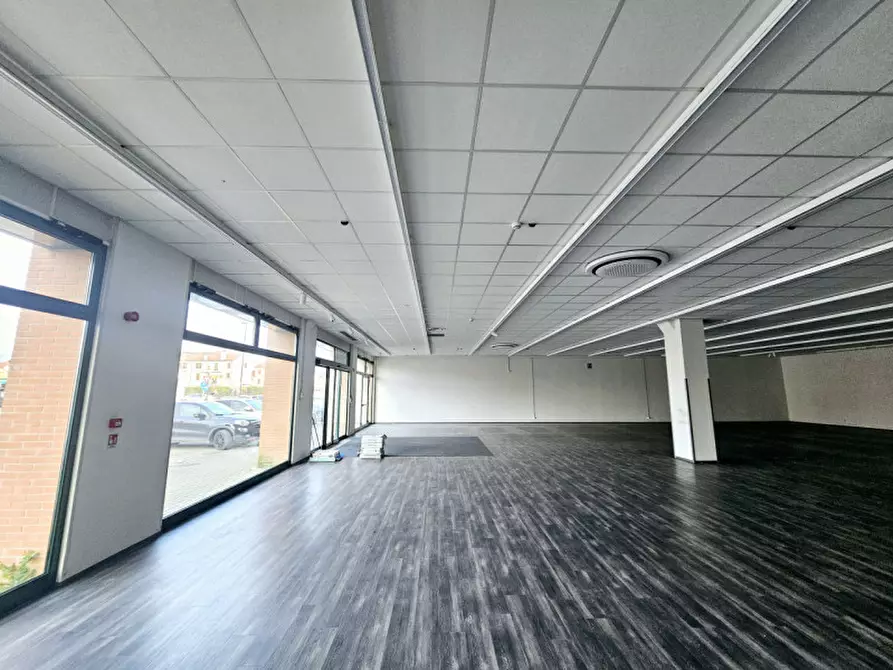 Immagine 11 di Negozio in affitto  in VIA PRINCIPE AMEDEO a Este