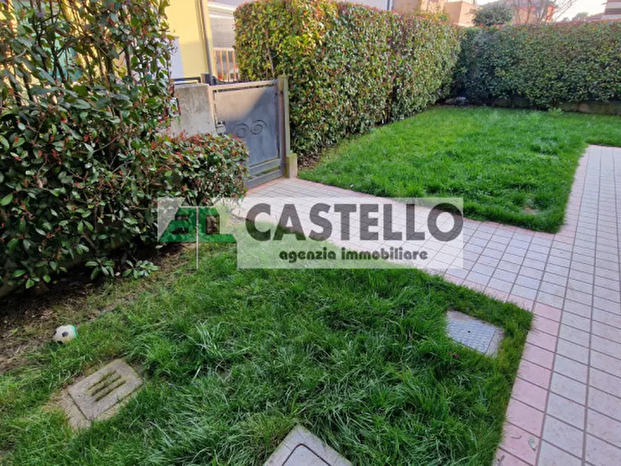 Immagine 3 di Casa trifamiliare in vendita  in Via Mussolini a Villanova Di Camposampiero
