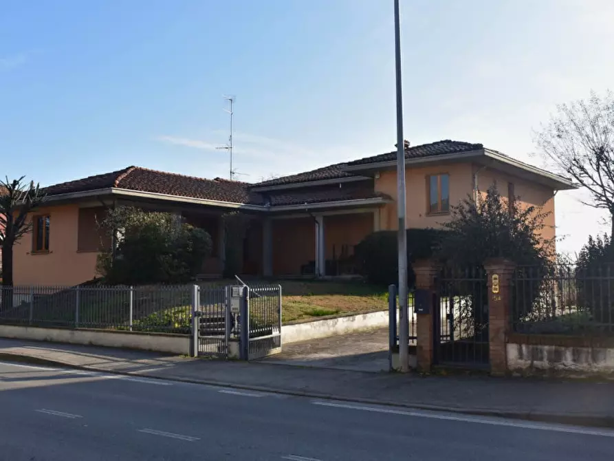 Immagine 1 di Villa in vendita  in Strada Martinella a Parma