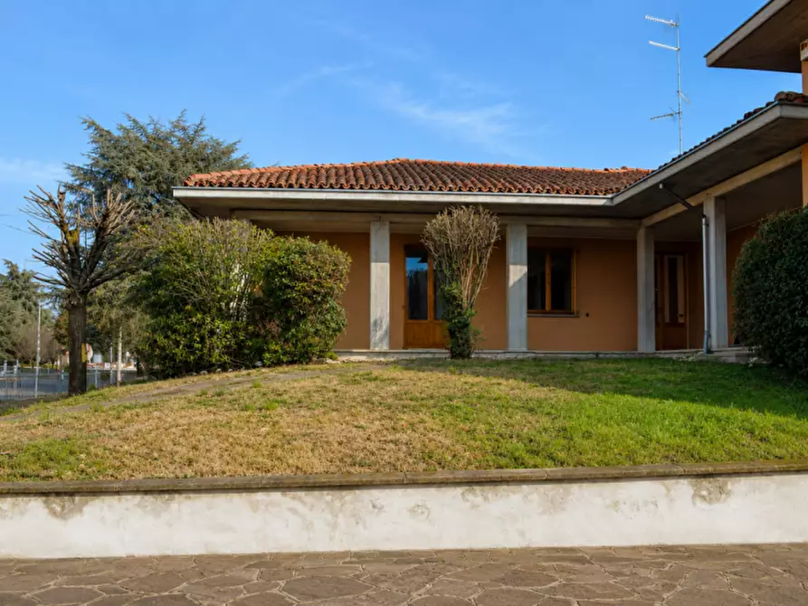 Immagine 4 di Villa in vendita  in Strada Martinella a Parma