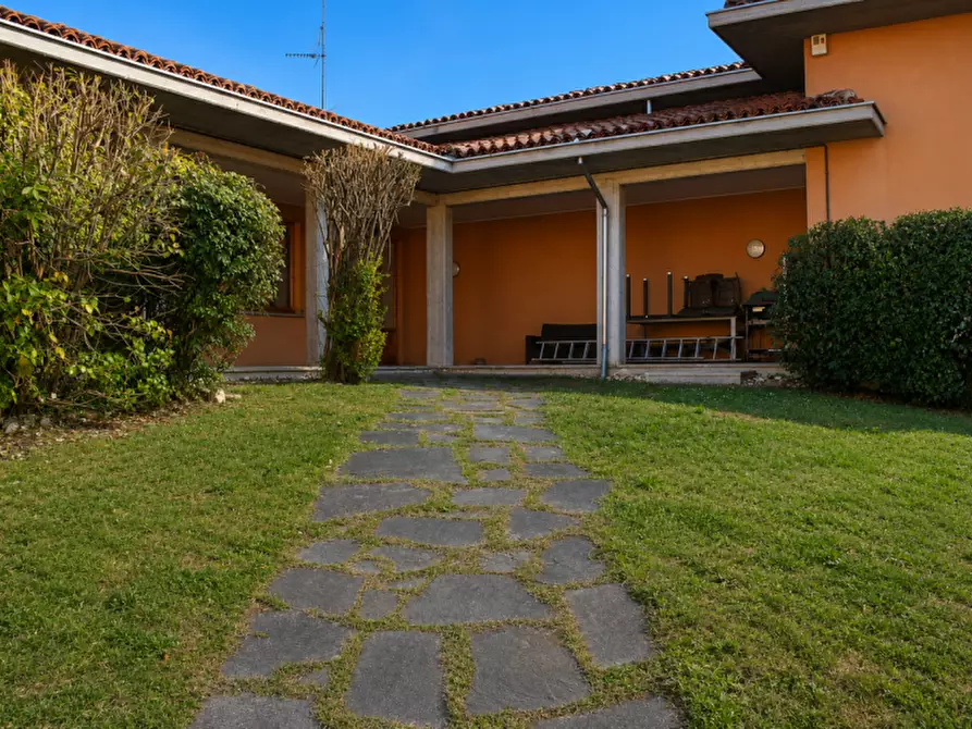 Immagine 5 di Villa in vendita  in Strada Martinella a Parma