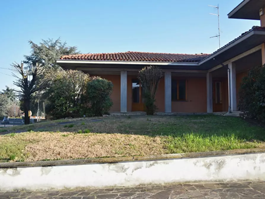 Immagine 5 di Villa in vendita  in Strada Martinella a Parma