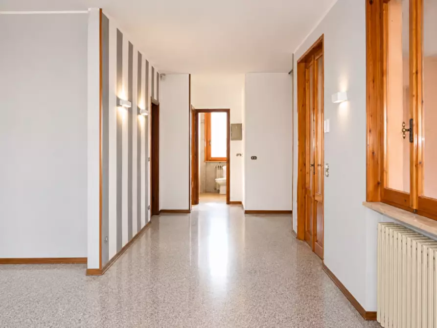 Immagine 9 di Villa in vendita  in Strada Martinella a Parma