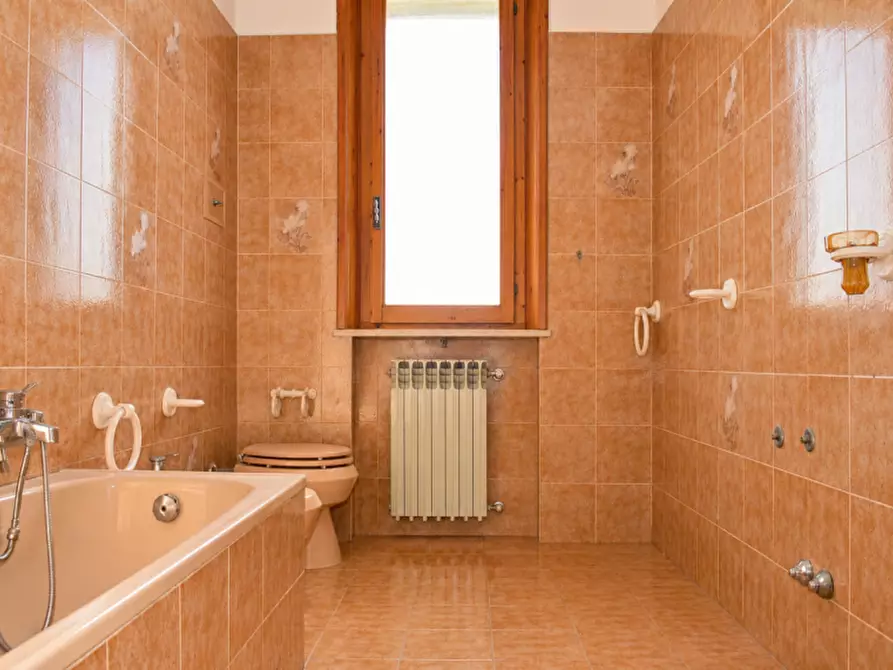 Immagine 18 di Villa in vendita  in Strada Martinella a Parma