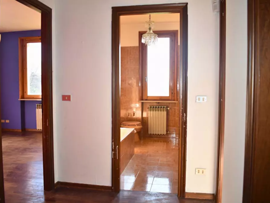 Immagine 47 di Villa in vendita  in Strada Martinella a Parma