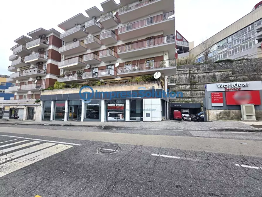 Immagine 2 di Negozio in affitto  in Via Michelangelo da Caravaggio a Napoli