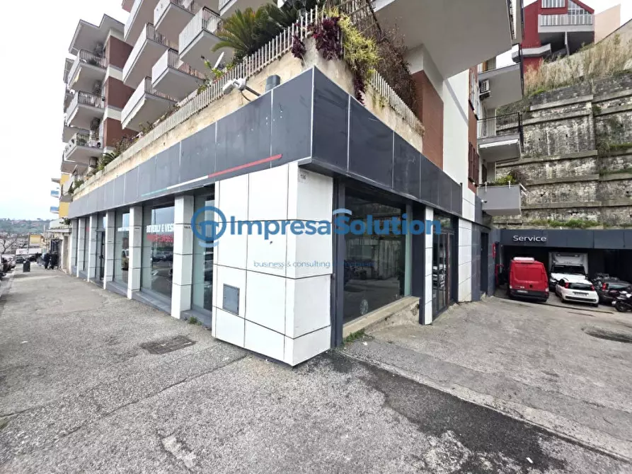 Immagine 3 di Negozio in affitto  in Via Michelangelo da Caravaggio a Napoli