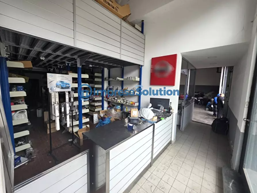 Immagine 6 di Negozio in affitto  in Via Michelangelo da Caravaggio a Napoli