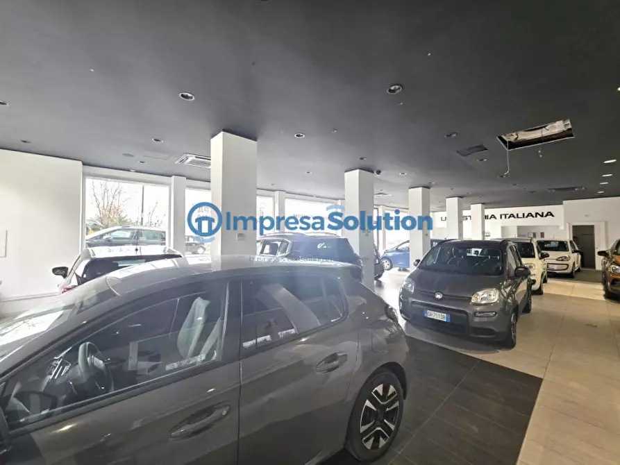 Immagine 9 di Negozio in affitto  in Via Michelangelo da Caravaggio a Napoli