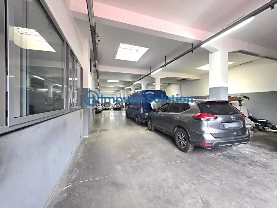 Immagine 10 di Negozio in affitto  in Via Michelangelo da Caravaggio a Napoli