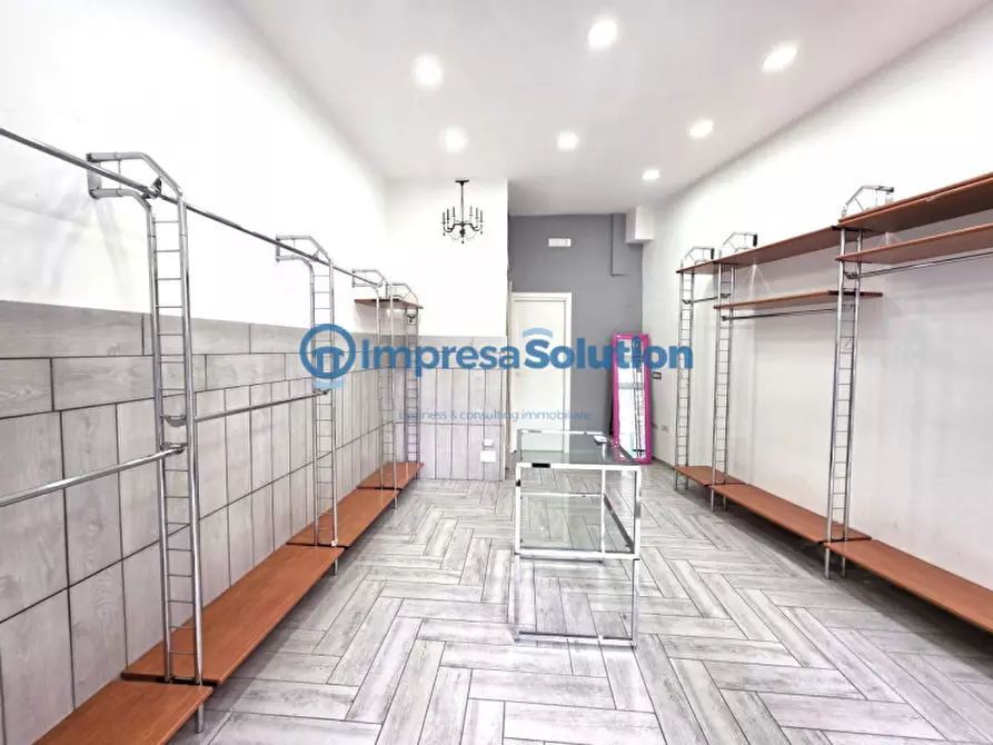 Immagine 11 di Negozio in vendita  in Via San Giacomo dei Capri a Napoli