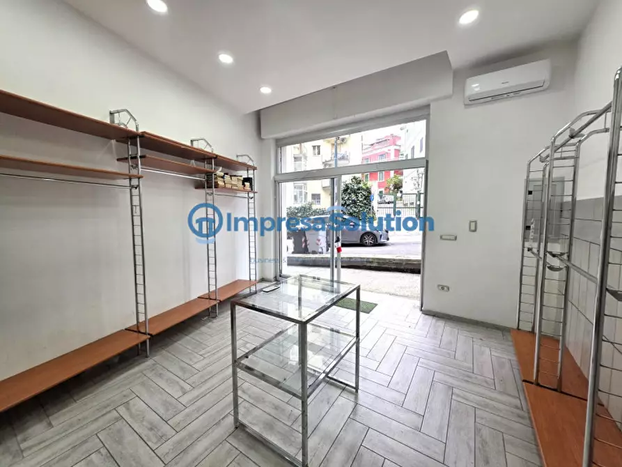 Immagine 12 di Negozio in vendita  in Via San Giacomo dei Capri a Napoli