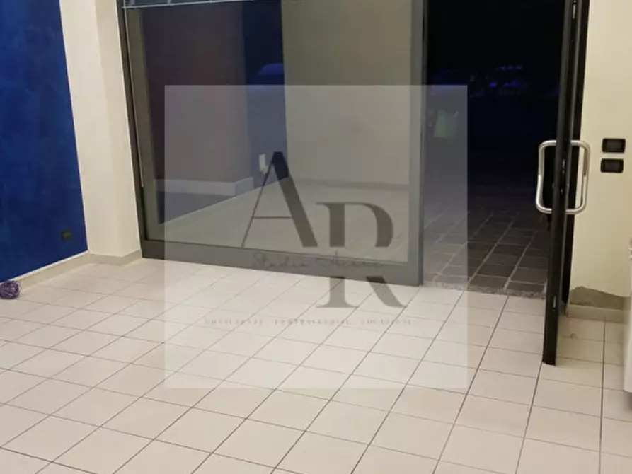 Immagine 1 di Negozio in affitto  in Via Comelico a Salzano