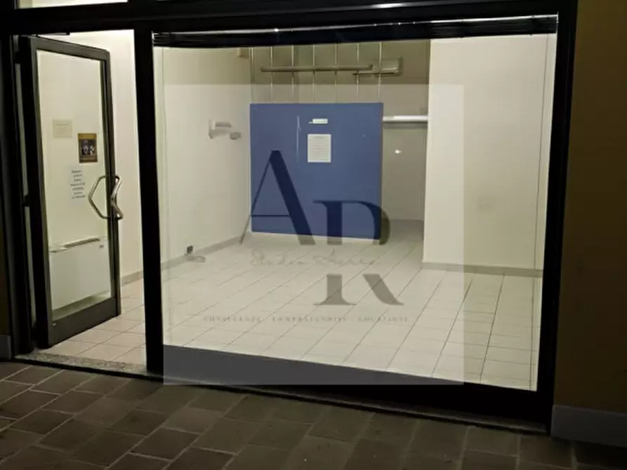 Immagine 2 di Negozio in affitto  in Via Comelico a Salzano