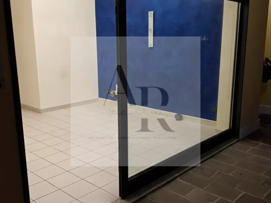 Immagine 3 di Negozio in affitto  in Via Comelico a Salzano