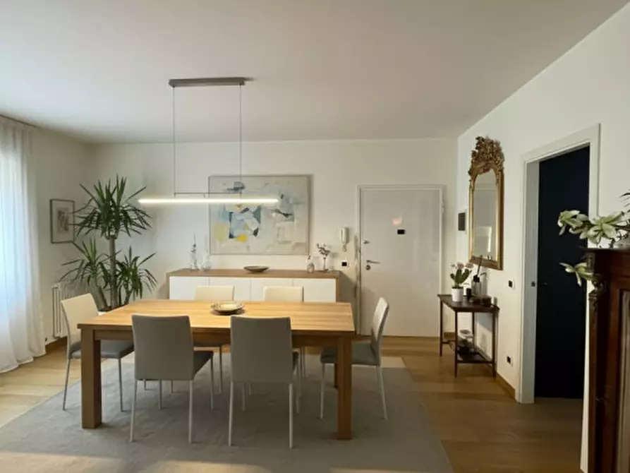 Immagine 1 di Appartamento in vendita  in Via Zabarella a Padova