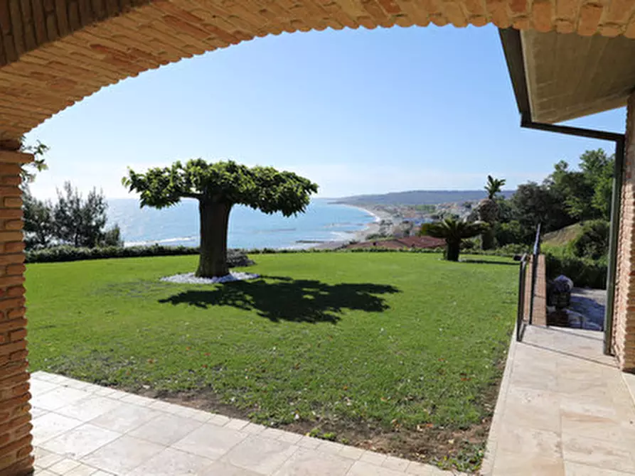 Immagine 3 di Villa in vendita  a Fossacesia