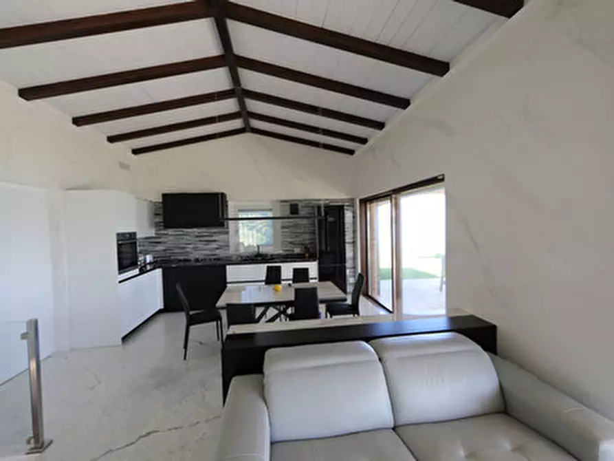 Immagine 7 di Villa in vendita  a Fossacesia