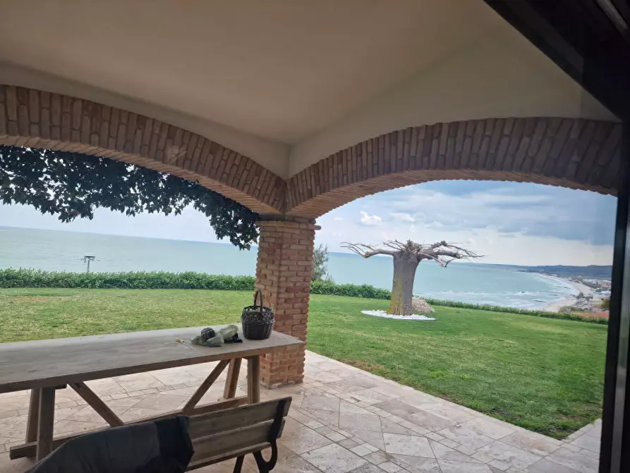 Immagine 40 di Villa in vendita  a Fossacesia
