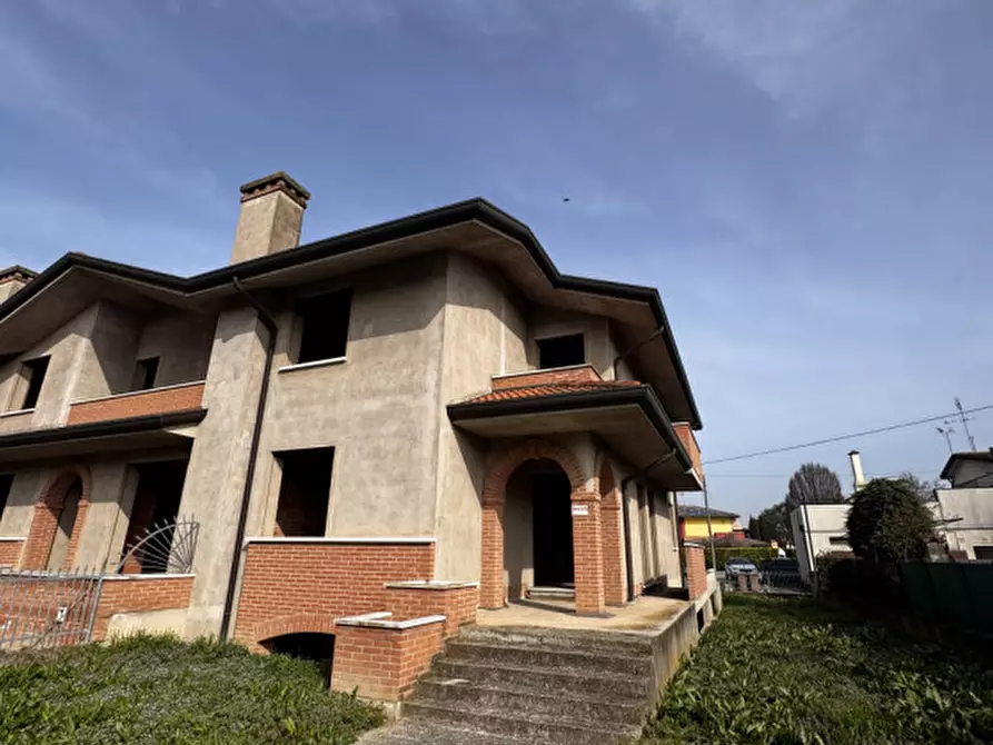 Immagine 8 di Casa bifamiliare in vendita  in Via Galileo Galilei a Tribano