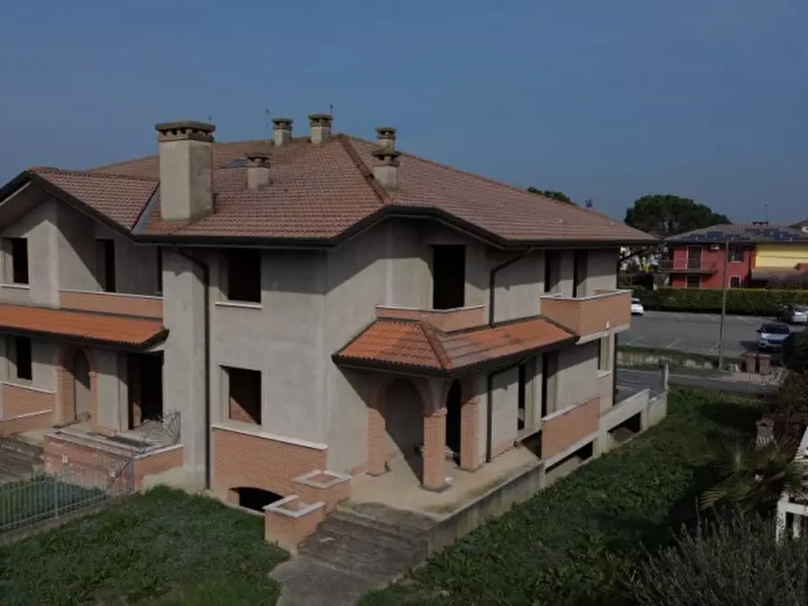 Immagine 14 di Casa bifamiliare in vendita  in Via Galileo Galilei a Tribano