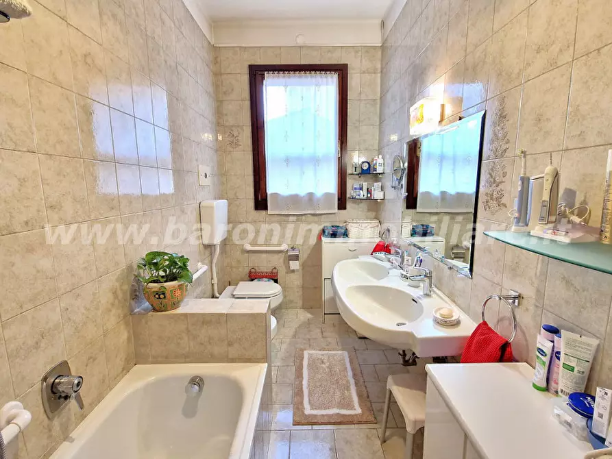 Immagine 18 di Appartamento in vendita  in Viale Pietro Pietramellara, 15 a Bologna