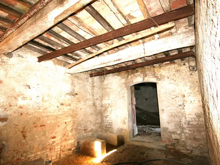 Immagine 18 di Rustico / casale in vendita  a Lucignano