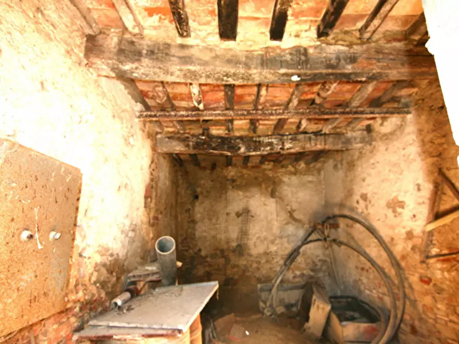 Immagine 19 di Rustico / casale in vendita  a Lucignano