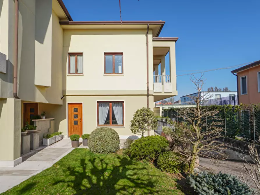 Immagine 1 di Casa bifamiliare in vendita  a San Bonifacio