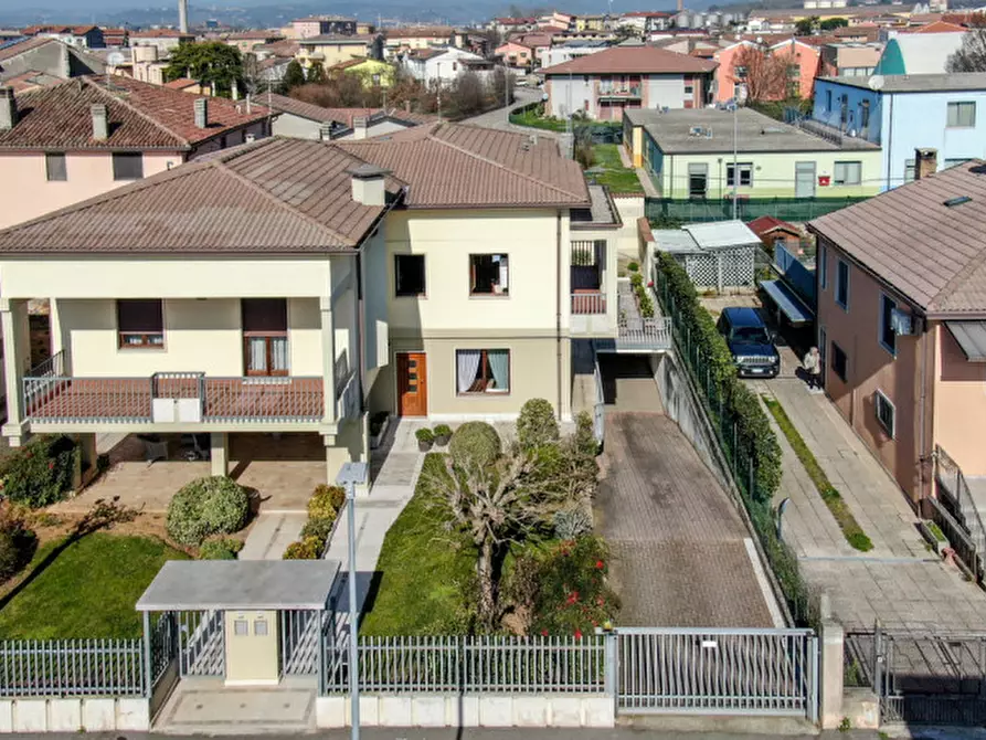 Immagine 3 di Casa bifamiliare in vendita  a San Bonifacio