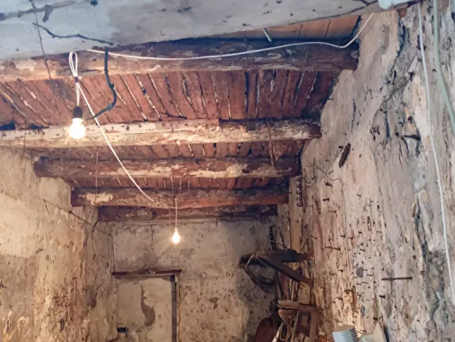 Immagine 8 di Magazzino in vendita  in Via donnalbina 32 a Napoli