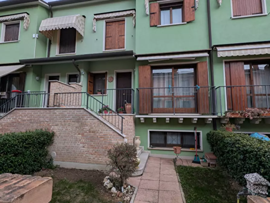 Immagine 1 di Villetta a schiera in vendita  in via lombardia a Martellago
