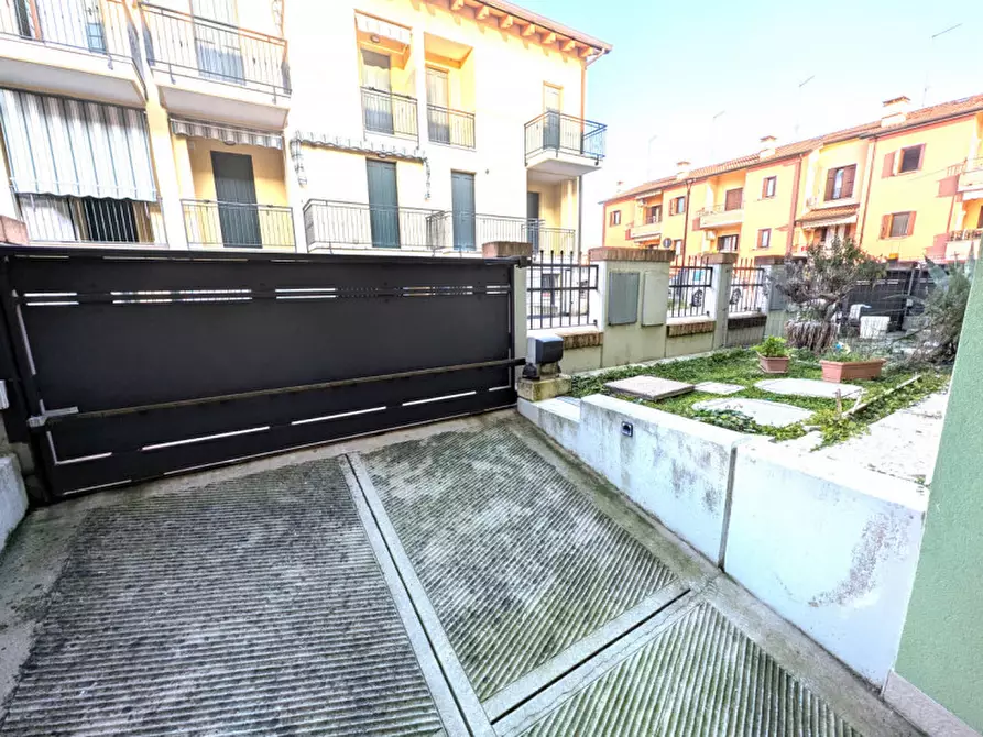 Immagine 48 di Villetta a schiera in vendita  in via lombardia a Martellago