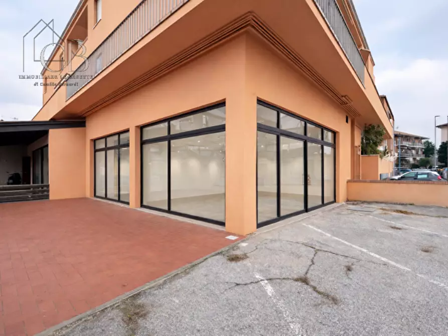 Immagine 1 di Negozio in affitto  in Via Jacopo Facciolati a Padova
