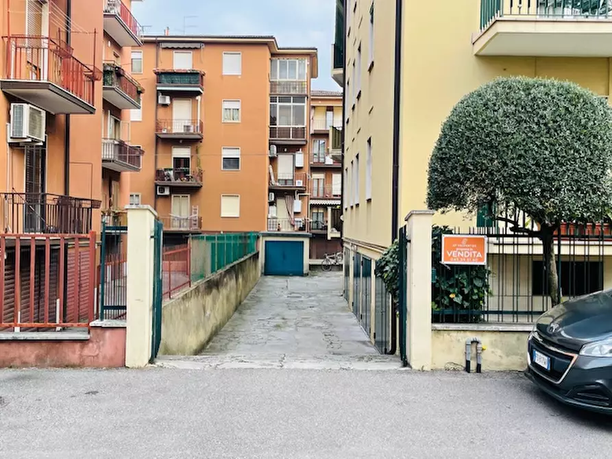 Immagine 5 di Garage in vendita  in via dei bombardi 10 a Verona