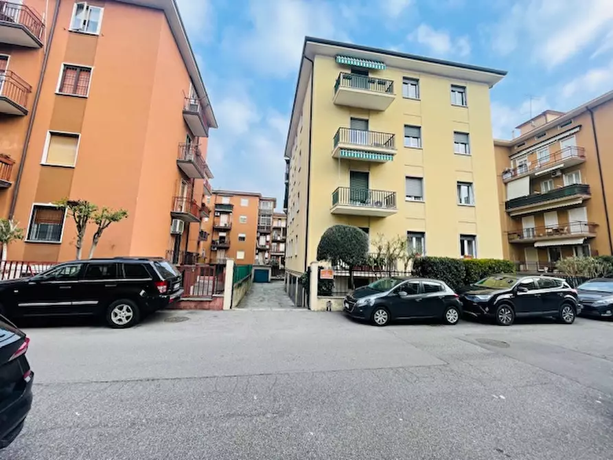Immagine 7 di Garage in vendita  in via dei bombardi 10 a Verona