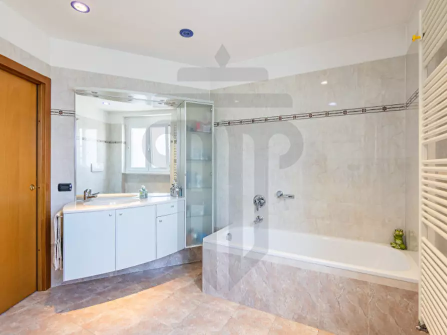 Immagine 34 di Attico in vendita  in Viale Druso 84 a Bolzano