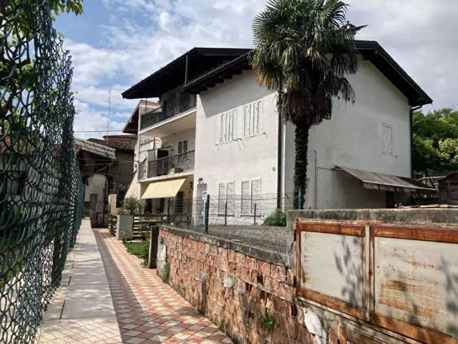 Immagine 1 di Appartamento in vendita  in Vicolo San Rocco n 6 - 24062 Costa Volpino (BG) a Costa Volpino