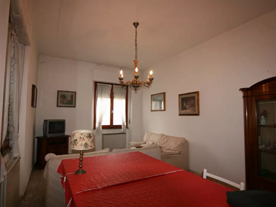 Immagine 2 di Appartamento in vendita  a Sinalunga