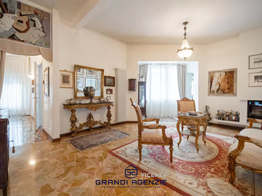 Immagine 5 di Appartamento in vendita  in Contrà Mure San Michele a Vicenza