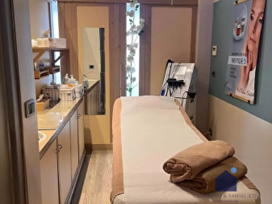 Immagine 8 di Attività commerciale in vendita  in Via Agostino Bassi a Brescia