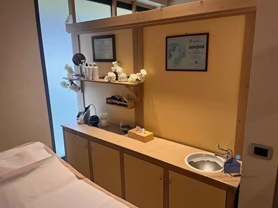 Immagine 10 di Attività commerciale in vendita  in Via Agostino Bassi a Brescia