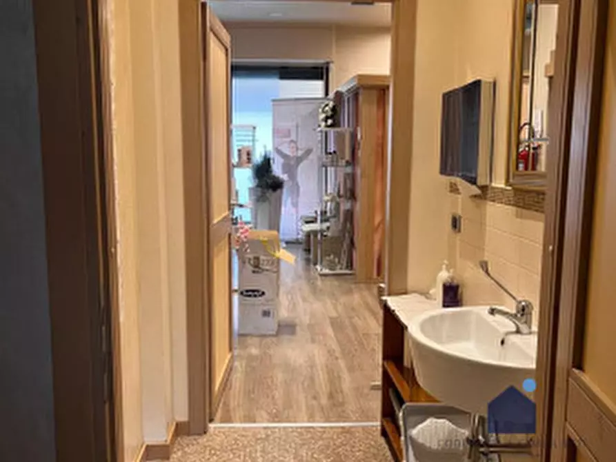 Immagine 15 di Attività commerciale in vendita  in Via Agostino Bassi a Brescia