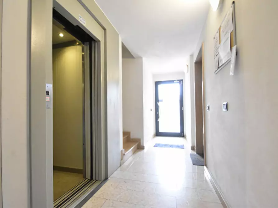 Immagine 5 di Appartamento in vendita  a Bussolengo