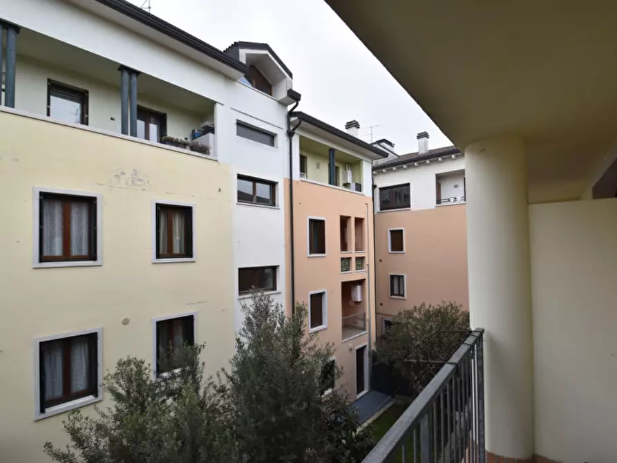 Immagine 11 di Appartamento in vendita  a Bussolengo