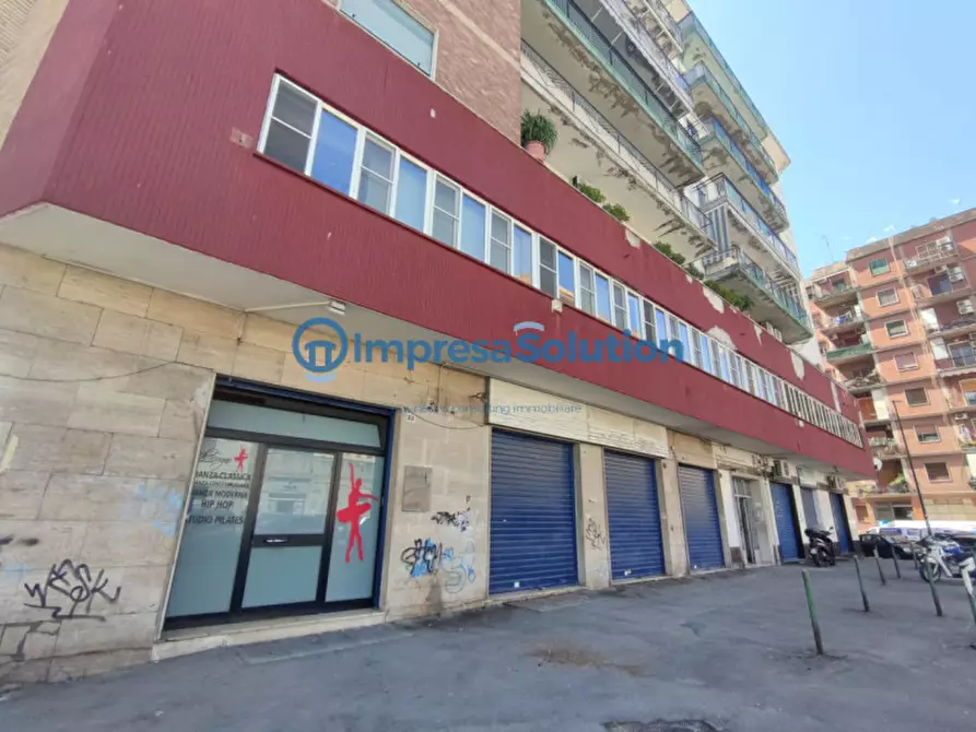Immagine 1 di Negozio in affitto  in Via Vecchia Poggioreale a Napoli