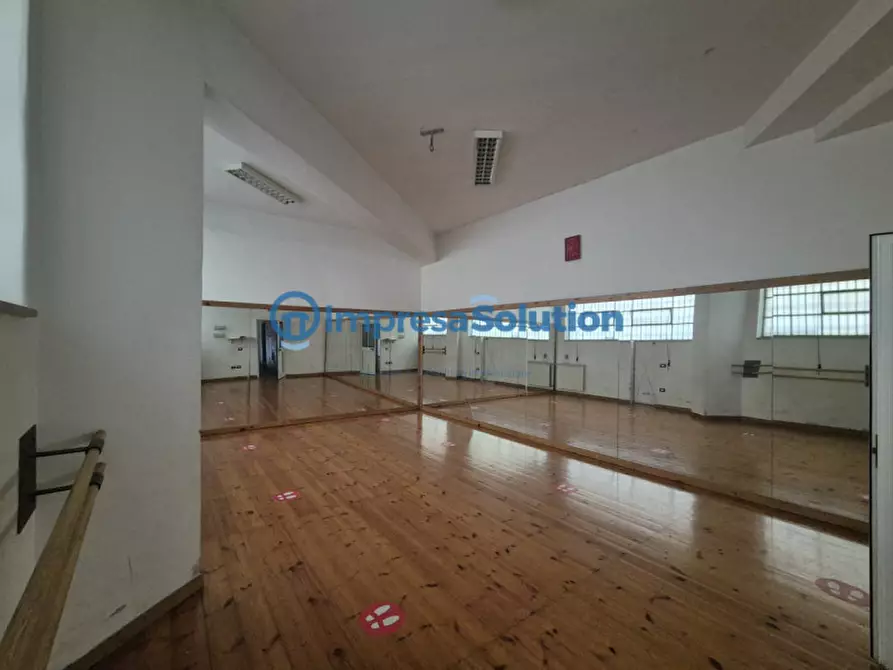 Immagine 5 di Negozio in affitto  in Via Vecchia Poggioreale a Napoli