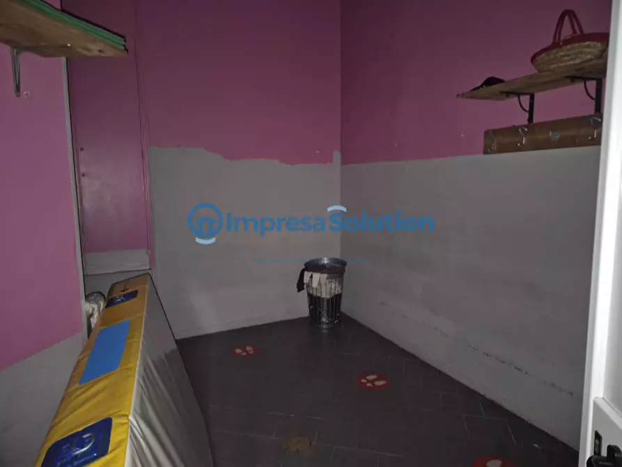 Immagine 8 di Negozio in affitto  in Via Vecchia Poggioreale a Napoli