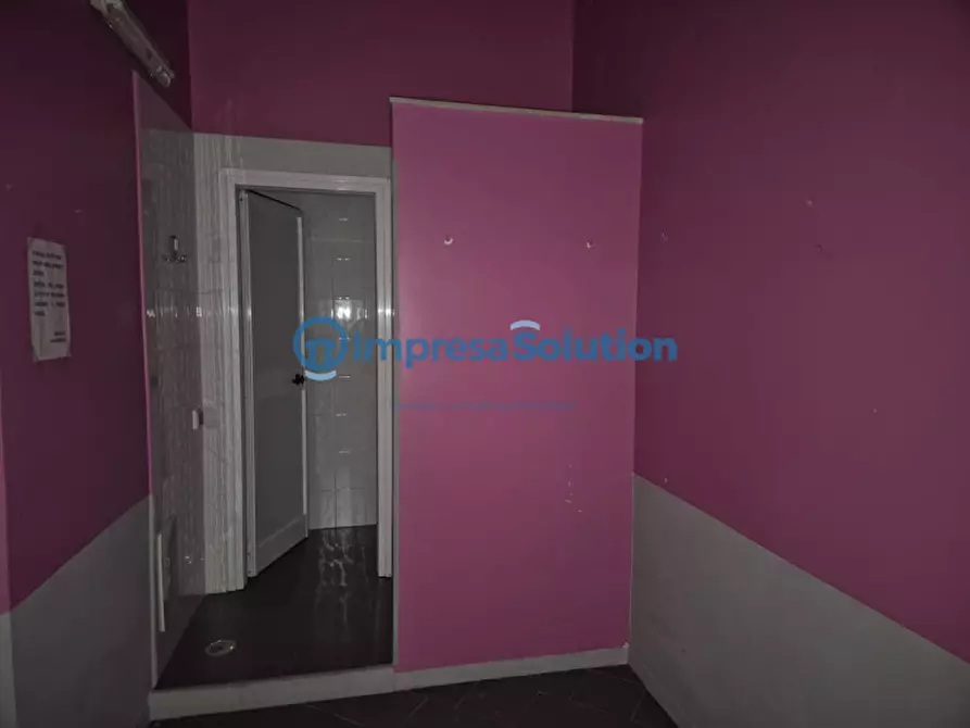 Immagine 9 di Negozio in affitto  in Via Vecchia Poggioreale a Napoli