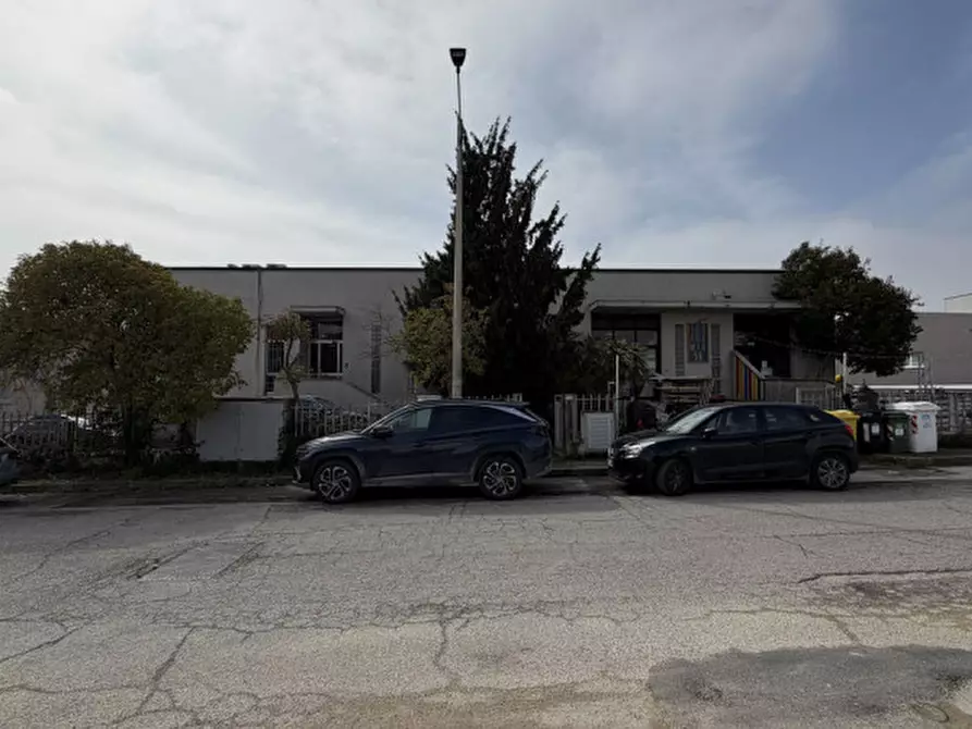 Immagine 2 di Capannone industriale in vendita  in VIA TOMBESI a Ancona